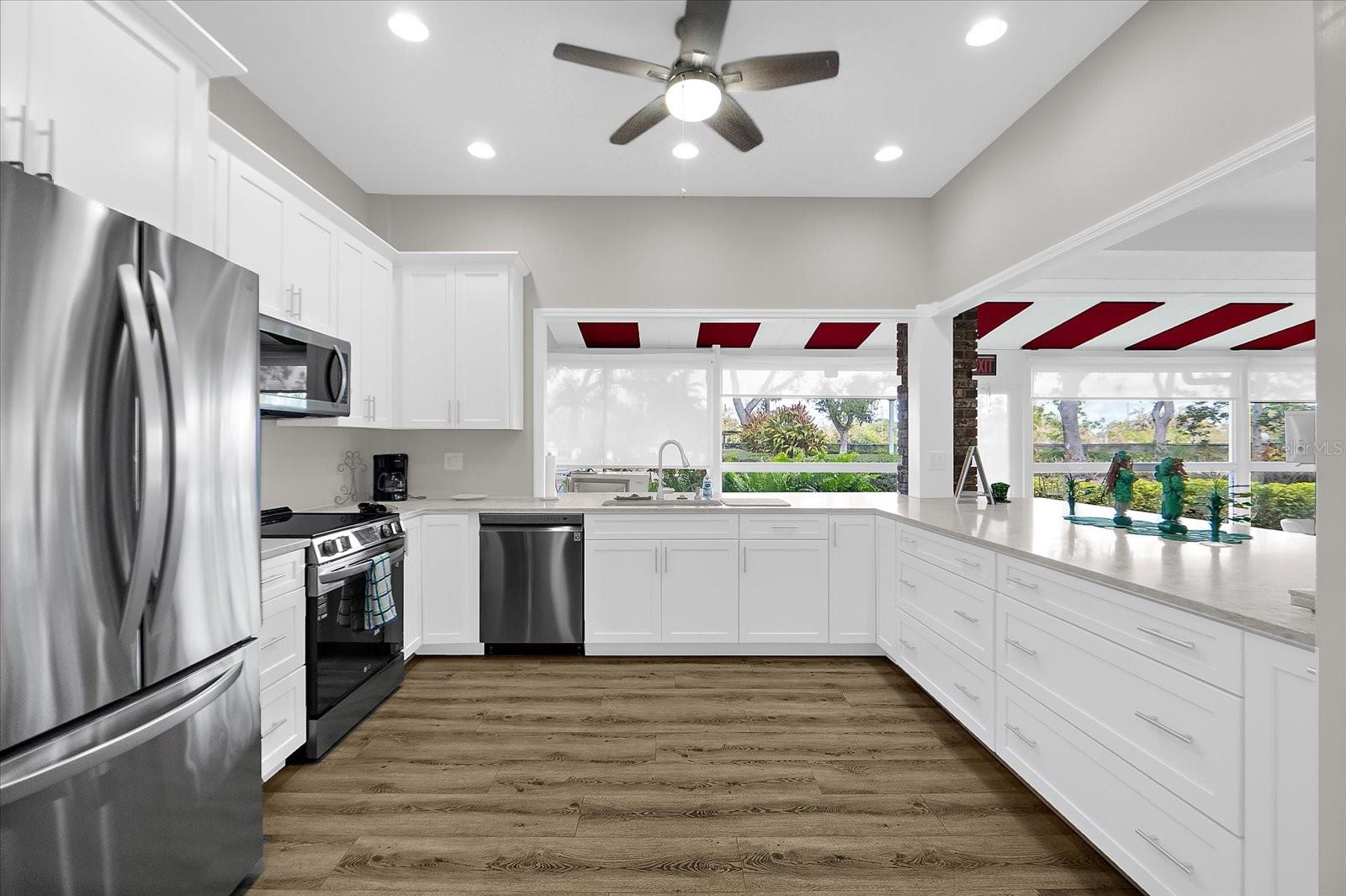 5608 GARDEN LAKES DR, BRADENTON, FL, 34203