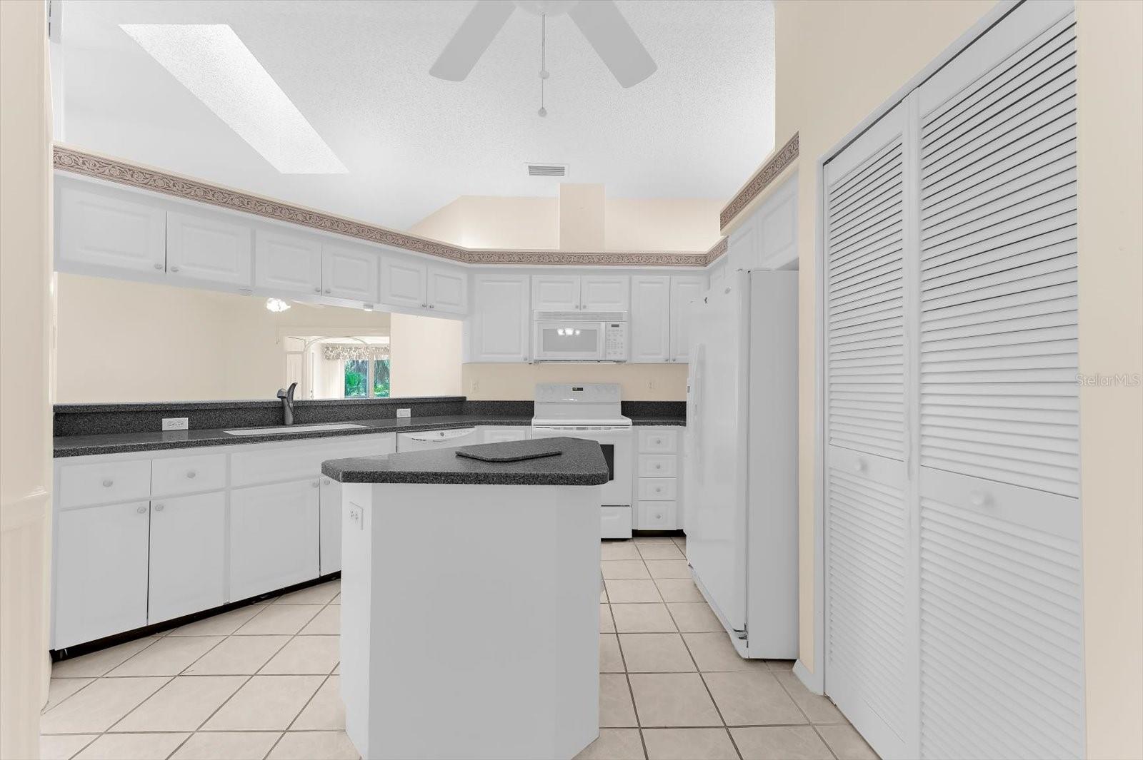 5608 GARDEN LAKES DR, BRADENTON, FL, 34203