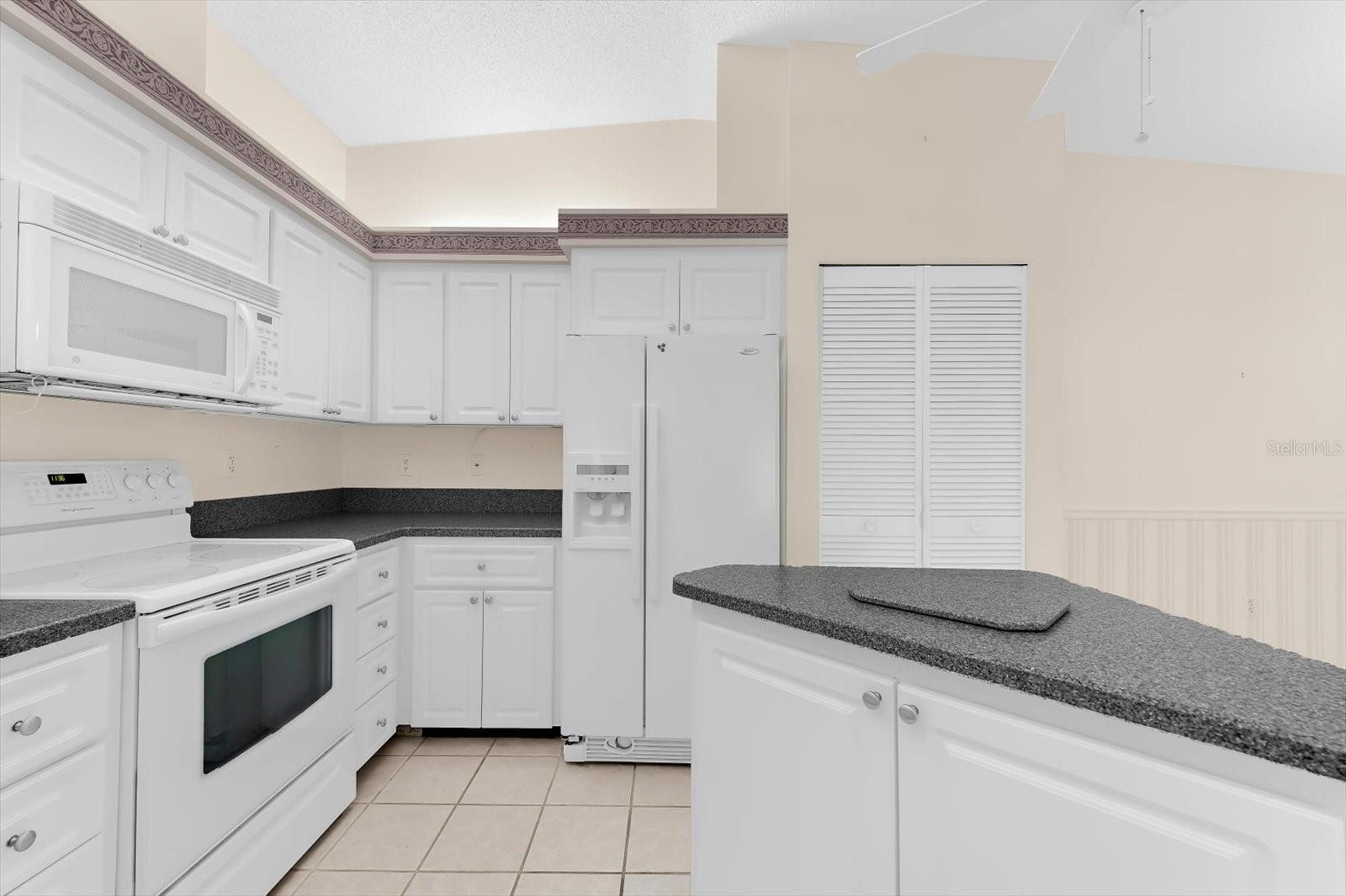 5608 GARDEN LAKES DR, BRADENTON, FL, 34203