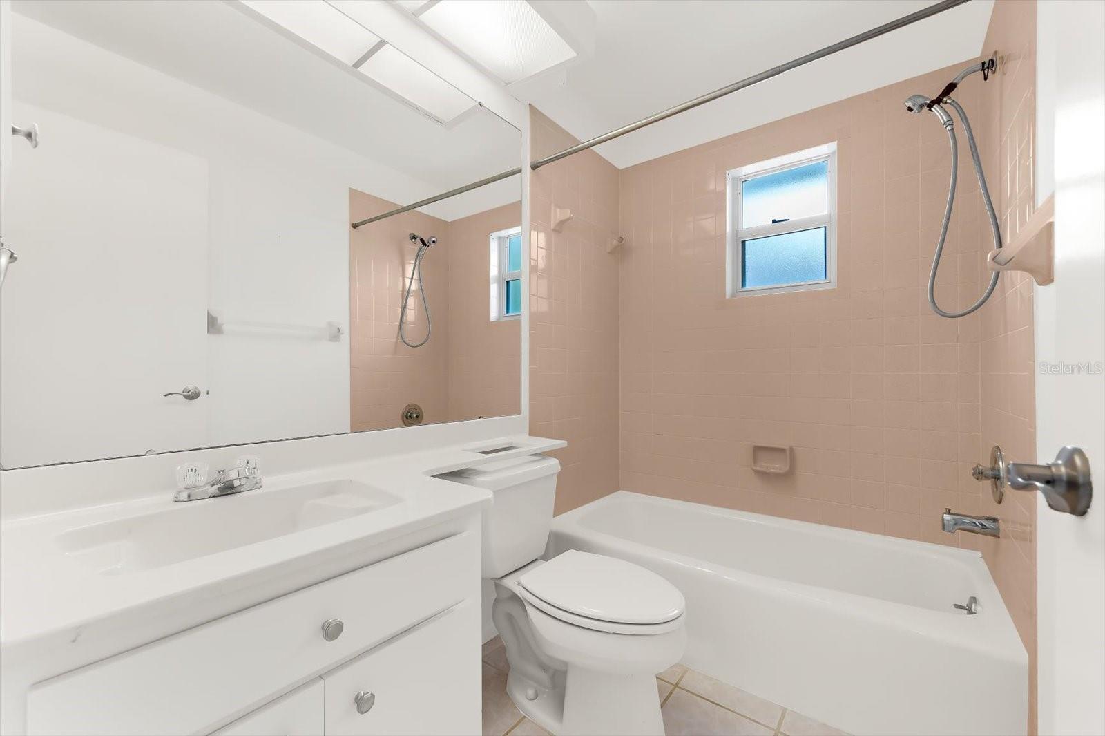 5608 GARDEN LAKES DR, BRADENTON, FL, 34203