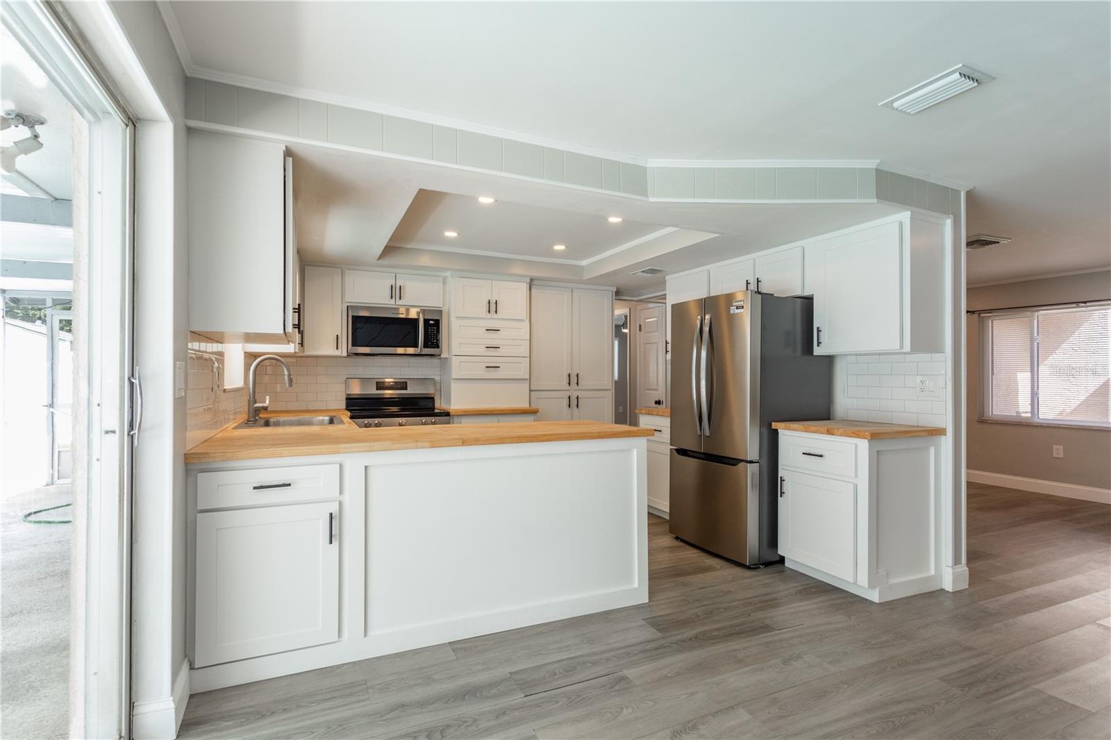 2021 VALLEY DR, DUNEDIN, FL, 34698