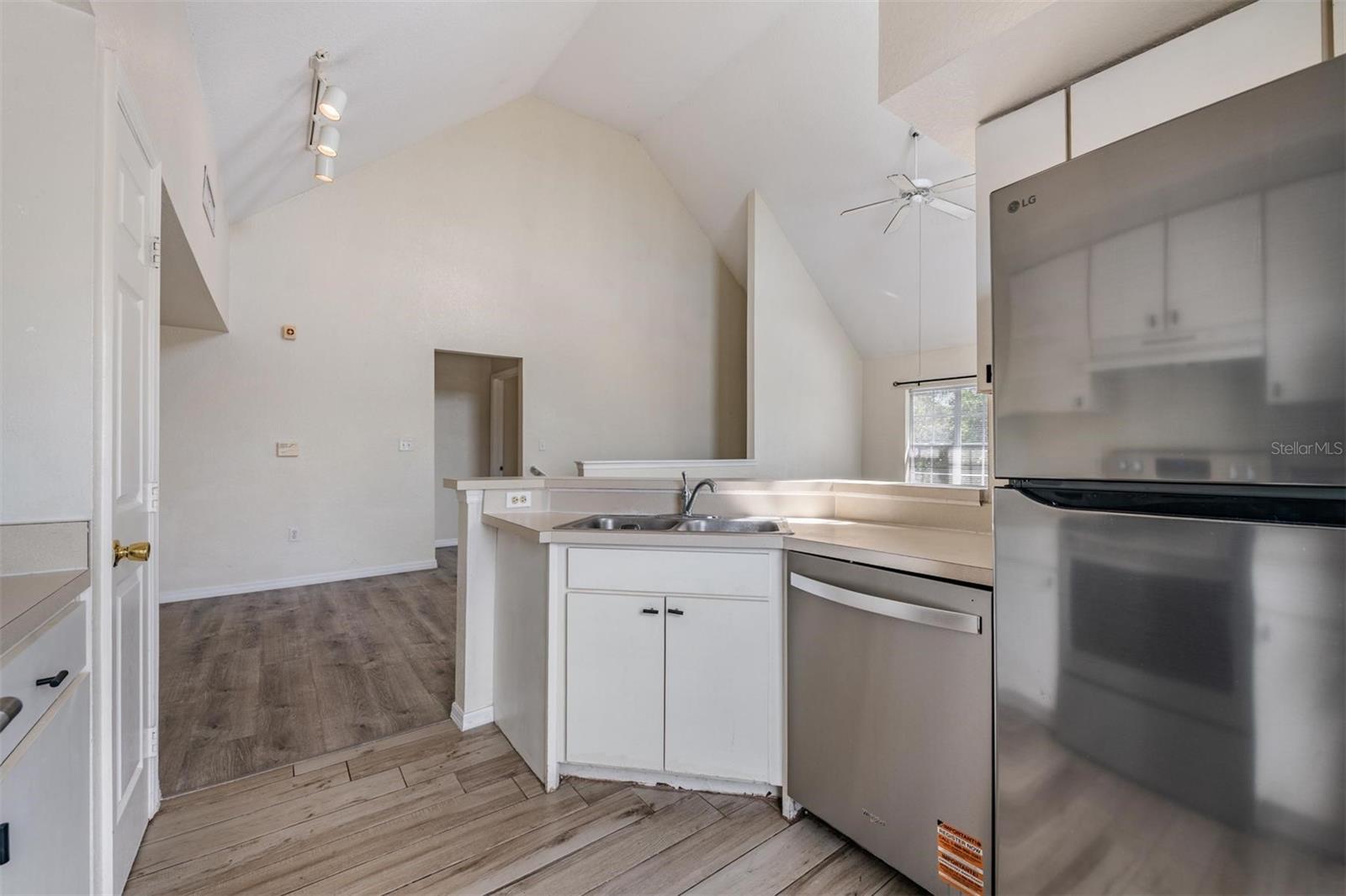 9846 LAKE CHASE ISLAND WAY, TAMPA, FL, 33626