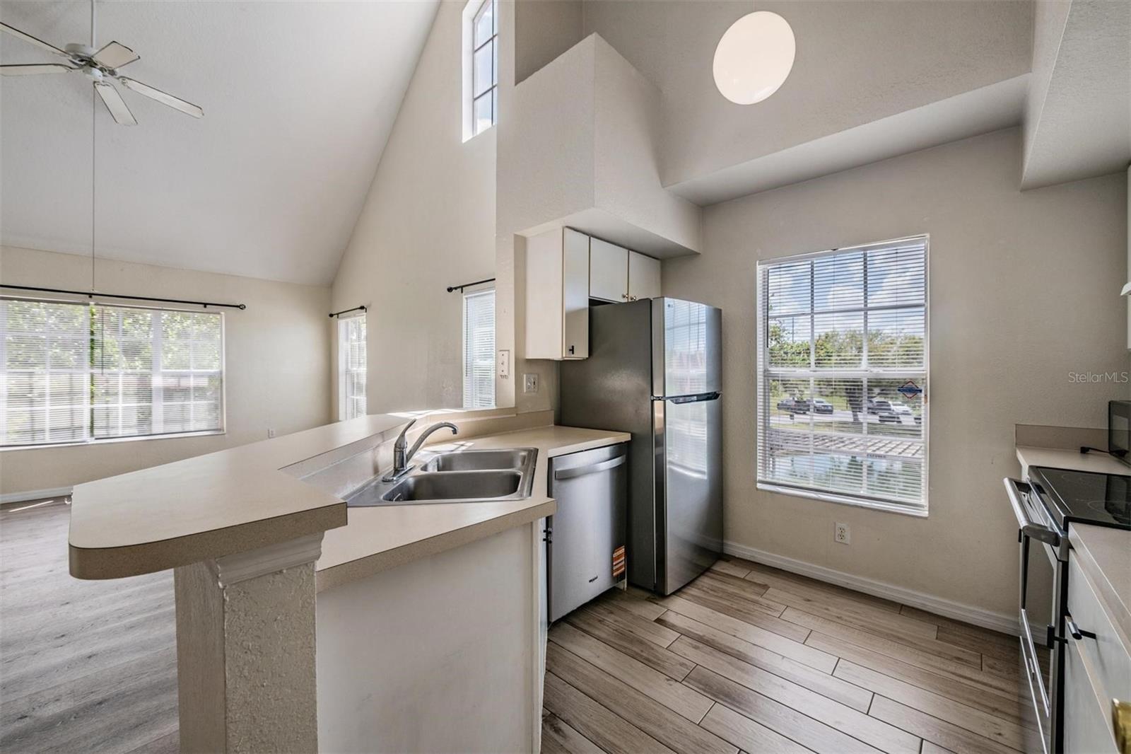 9846 LAKE CHASE ISLAND WAY, TAMPA, FL, 33626