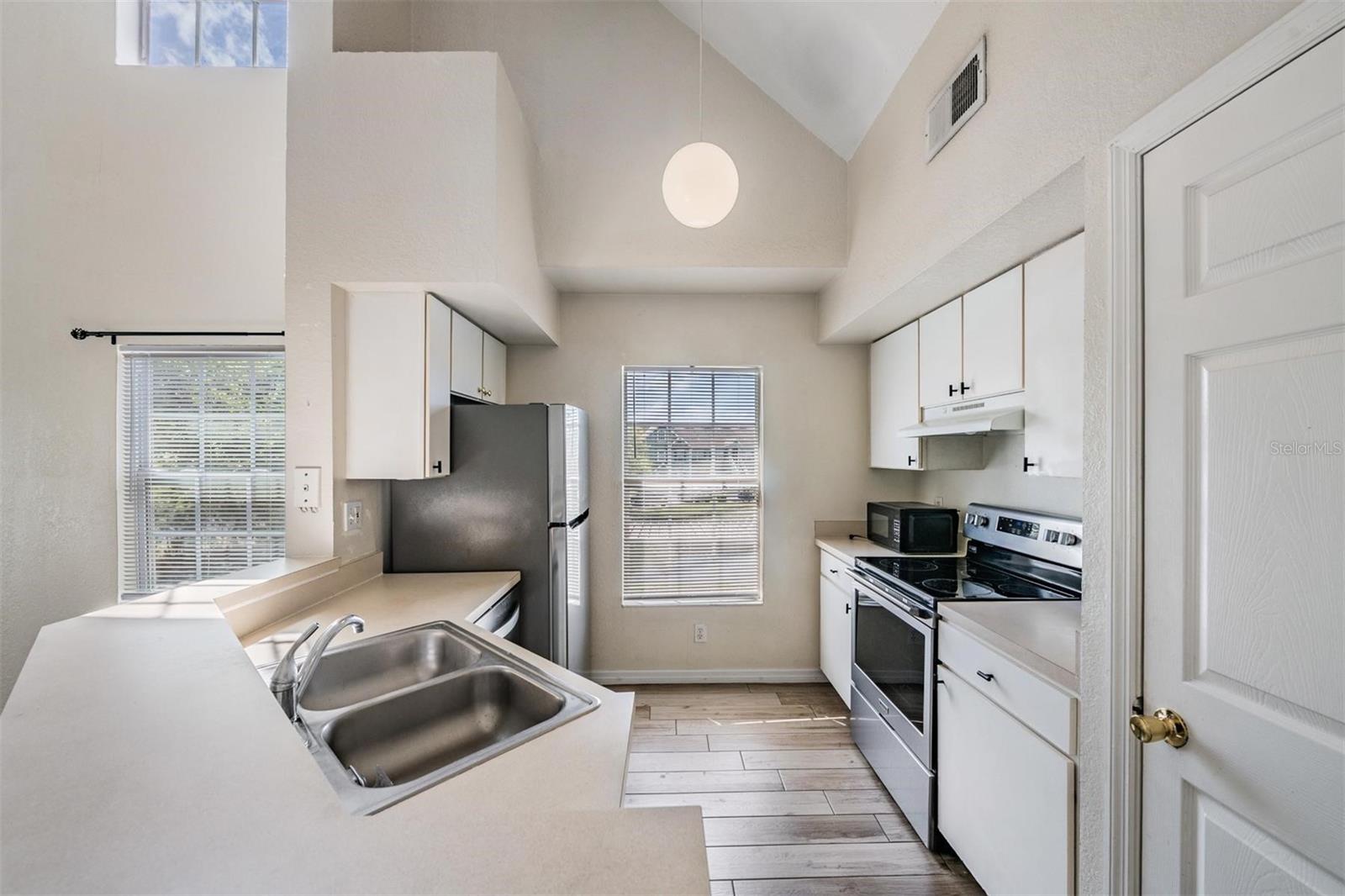 9846 LAKE CHASE ISLAND WAY, TAMPA, FL, 33626