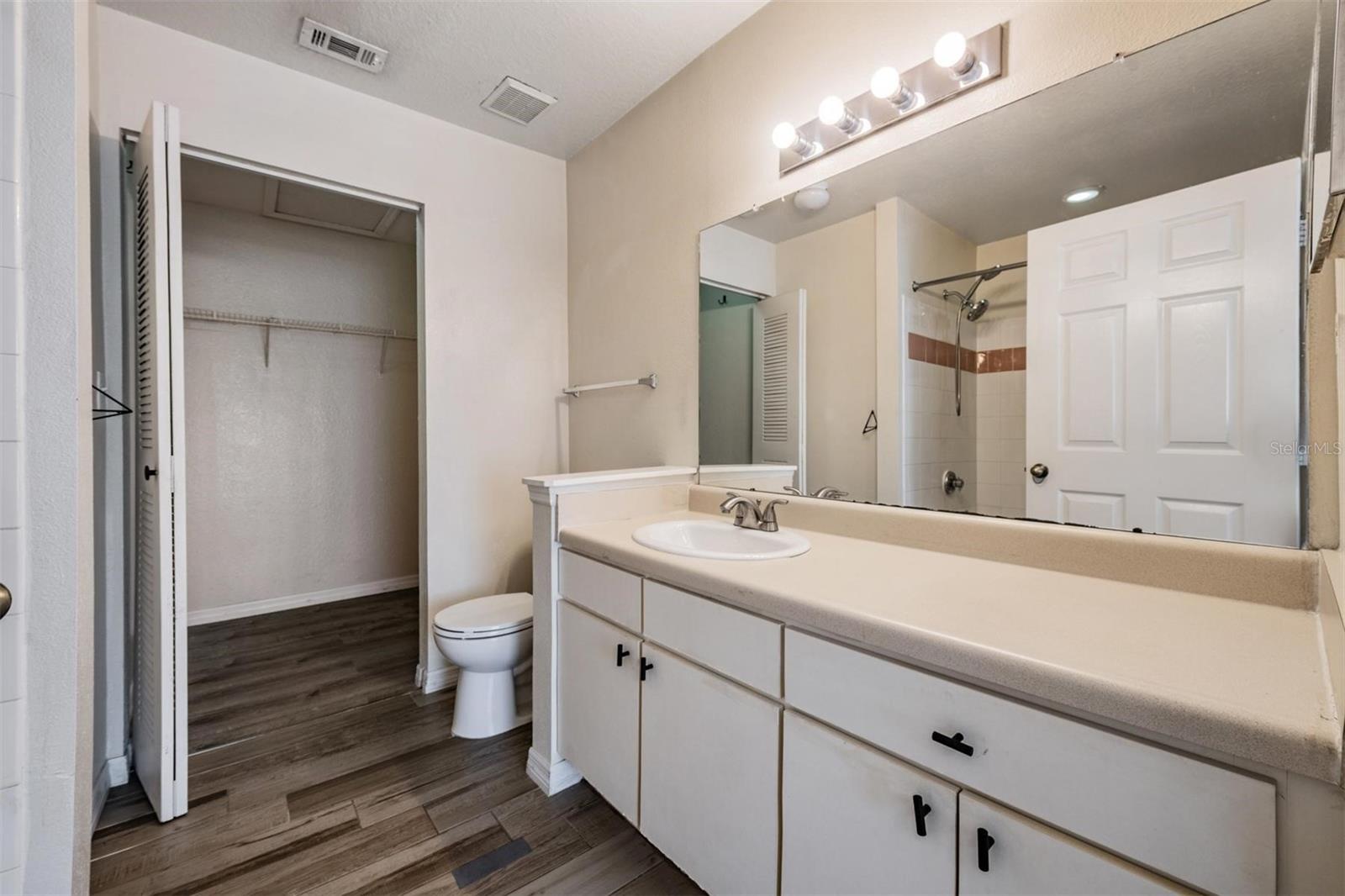 9846 LAKE CHASE ISLAND WAY, TAMPA, FL, 33626
