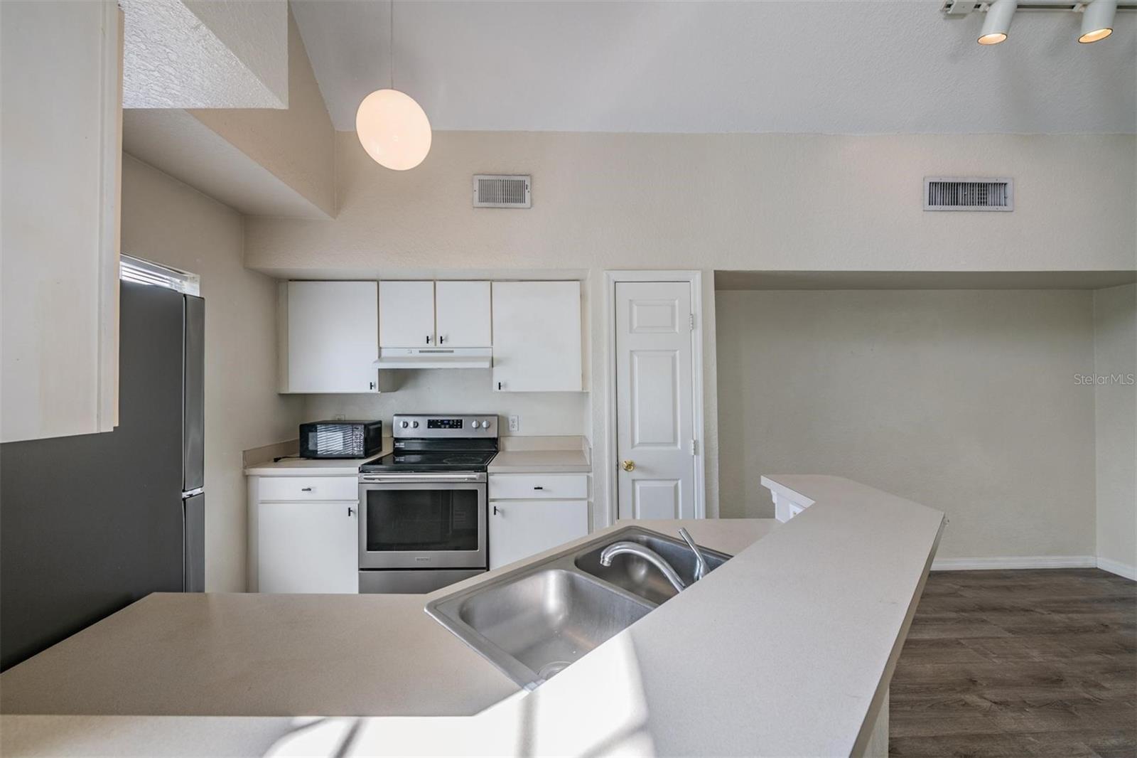9846 LAKE CHASE ISLAND WAY, TAMPA, FL, 33626