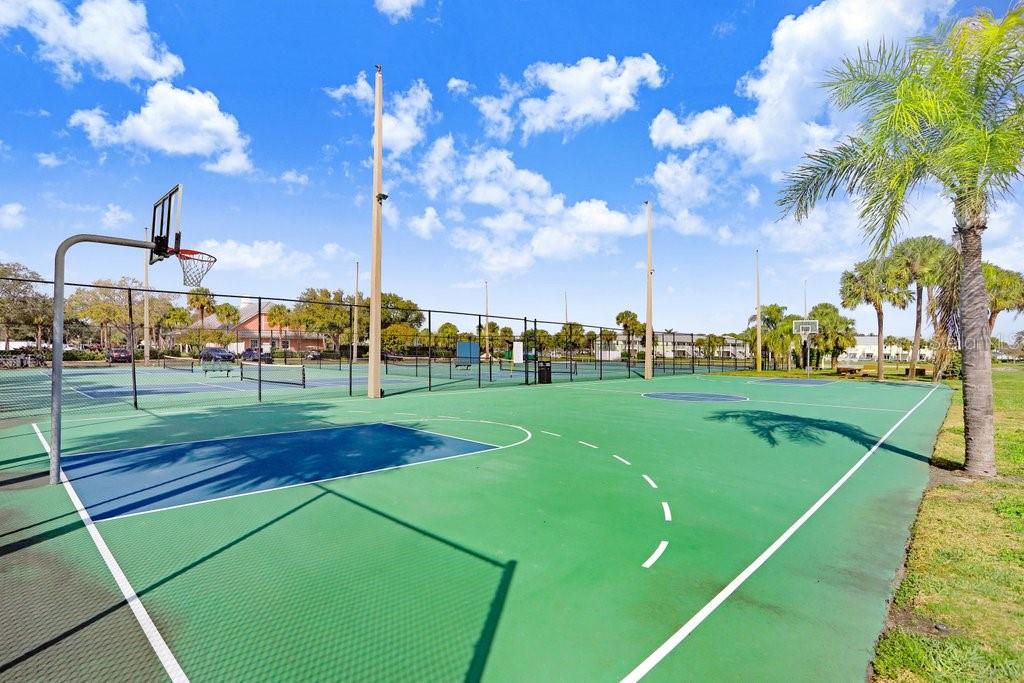 5012 STARFISH DR SE #B, ST PETERSBURG, FL, 33705