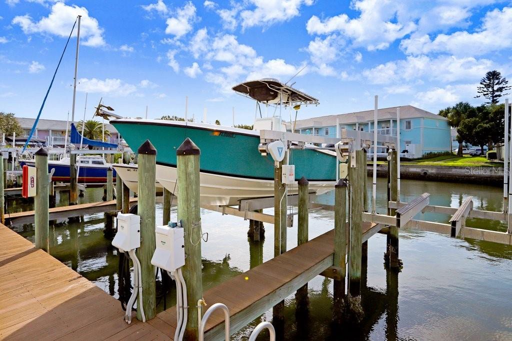 5012 STARFISH DR SE #B, ST PETERSBURG, FL, 33705