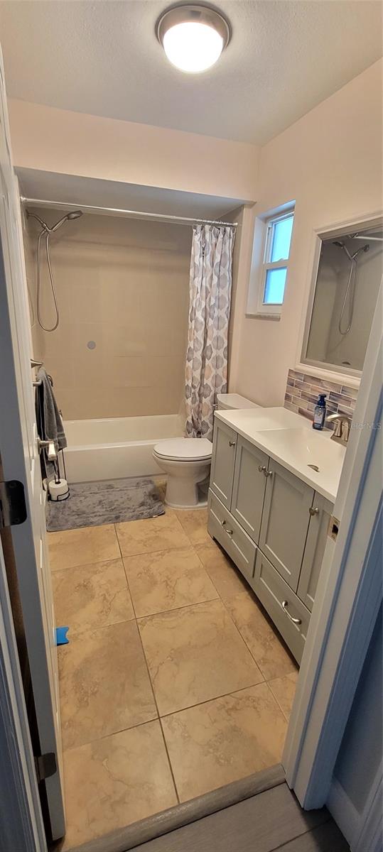 2nd bathroom - tub with shower