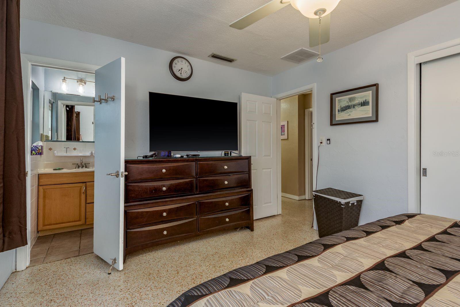 6377 13TH AVE N, ST PETERSBURG, FL, 33710