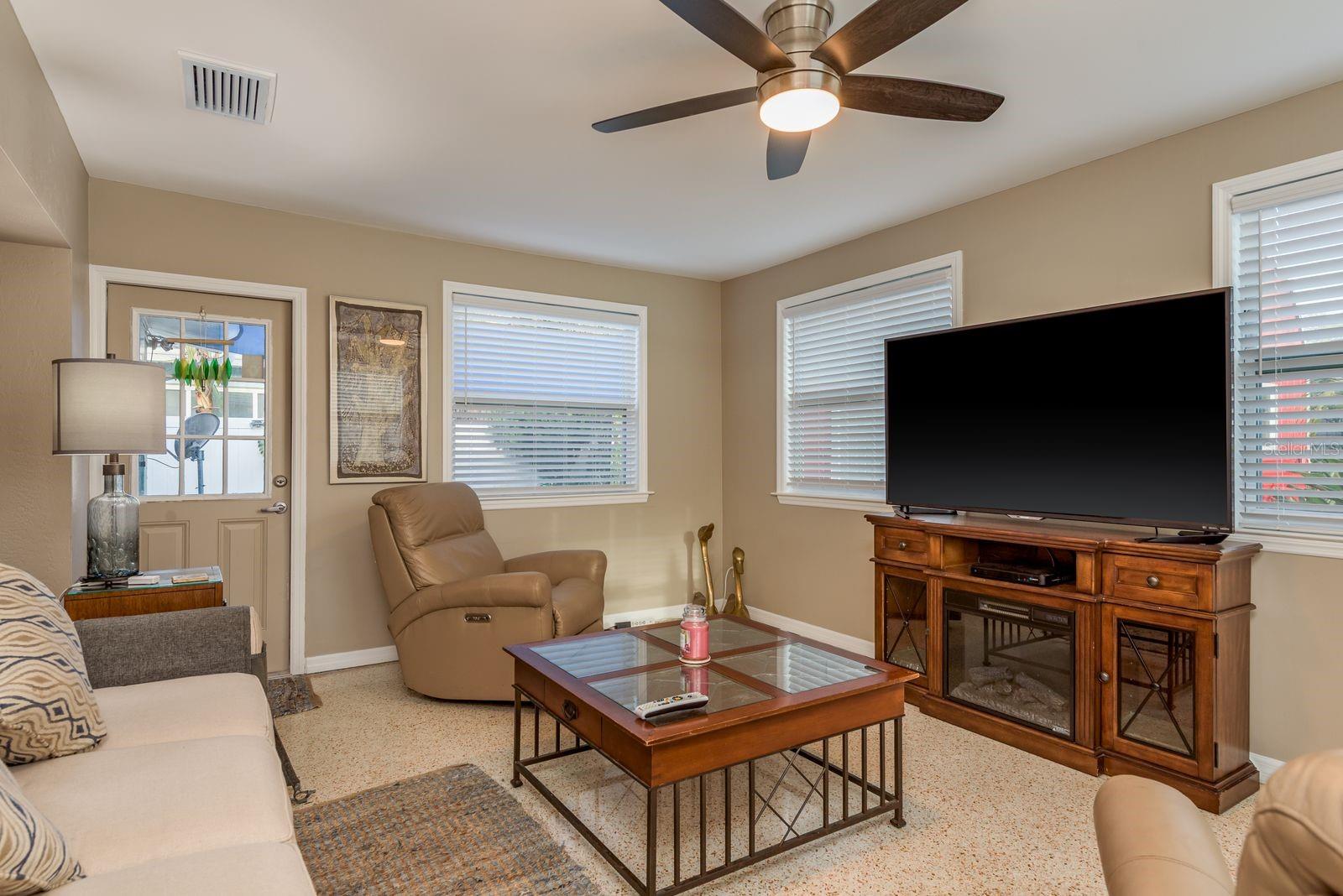 6377 13TH AVE N, ST PETERSBURG, FL, 33710