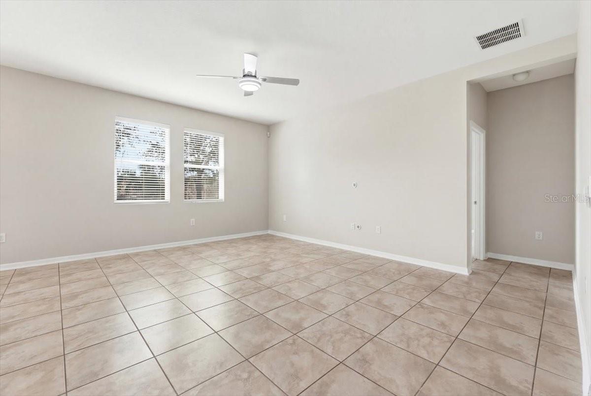 215 LAKESHORE DR, DAVENPORT, FL, 33837