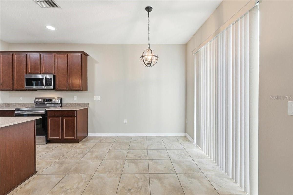 215 LAKESHORE DR, DAVENPORT, FL, 33837