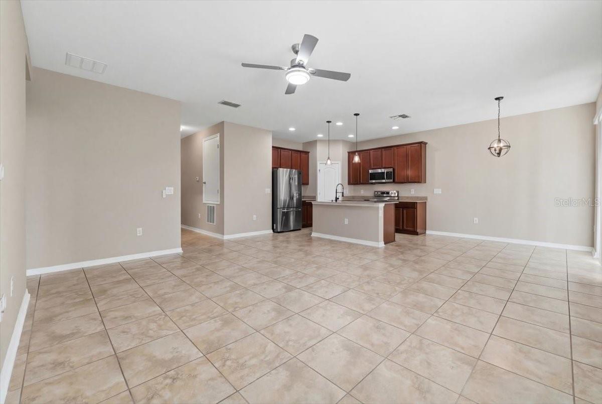 215 LAKESHORE DR, DAVENPORT, FL, 33837