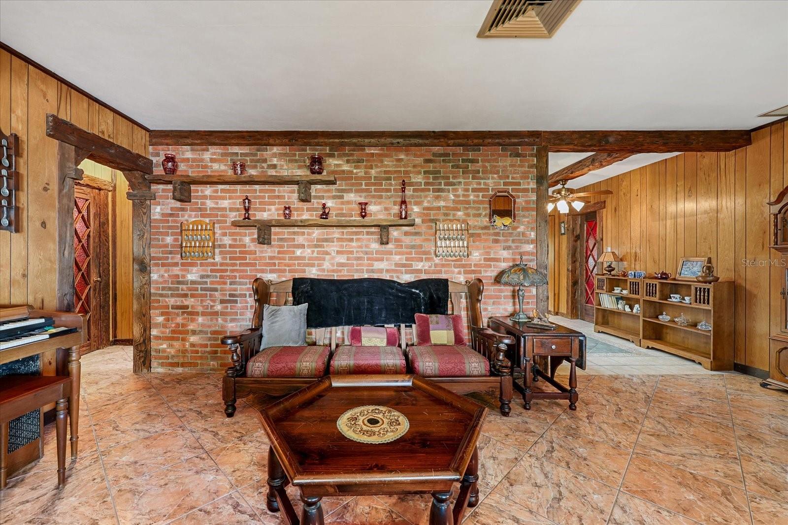 1488 LACONIA DR E, CLEARWATER, FL, 33764