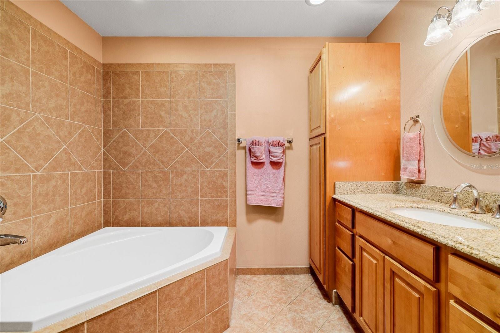 1488 LACONIA DR E, CLEARWATER, FL, 33764