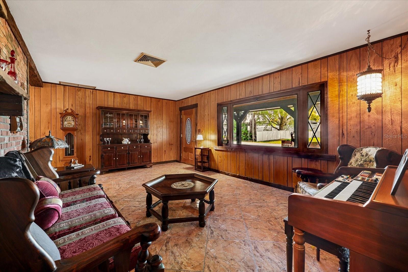 1488 LACONIA DR E, CLEARWATER, FL, 33764