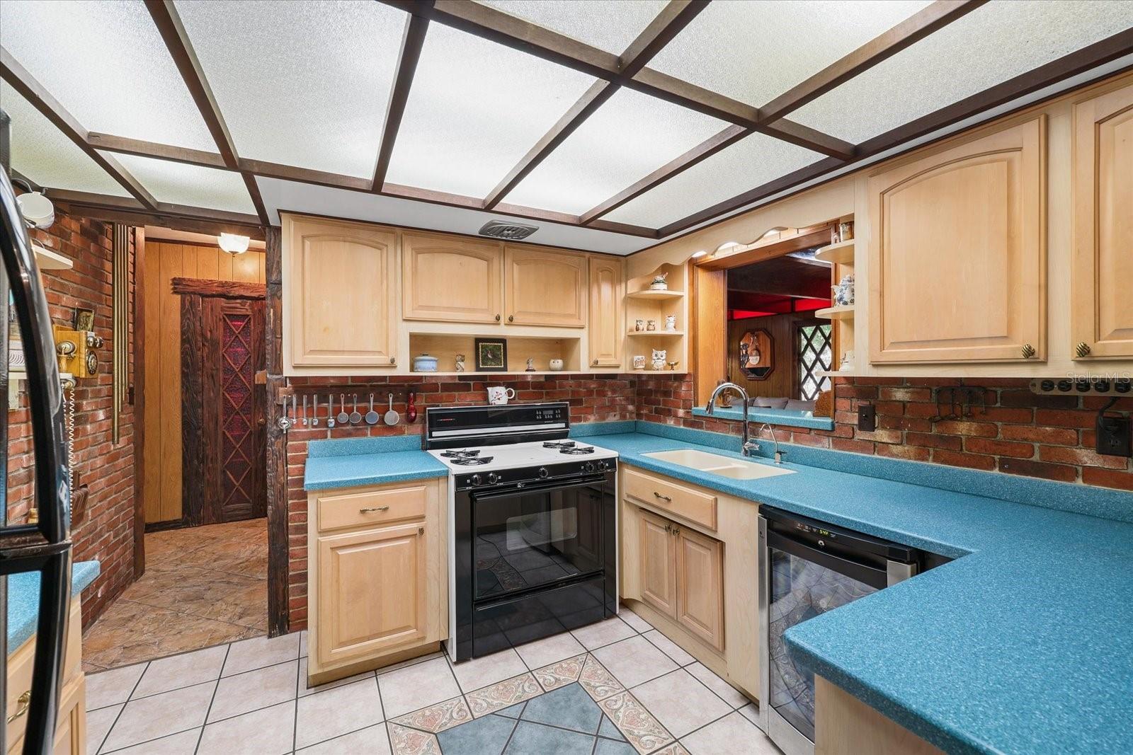 1488 LACONIA DR E, CLEARWATER, FL, 33764