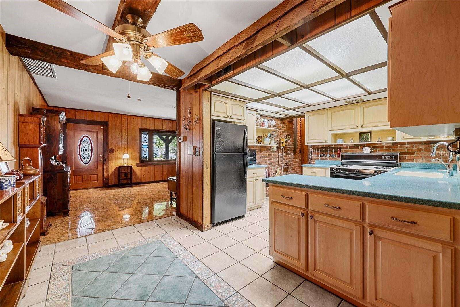 1488 LACONIA DR E, CLEARWATER, FL, 33764