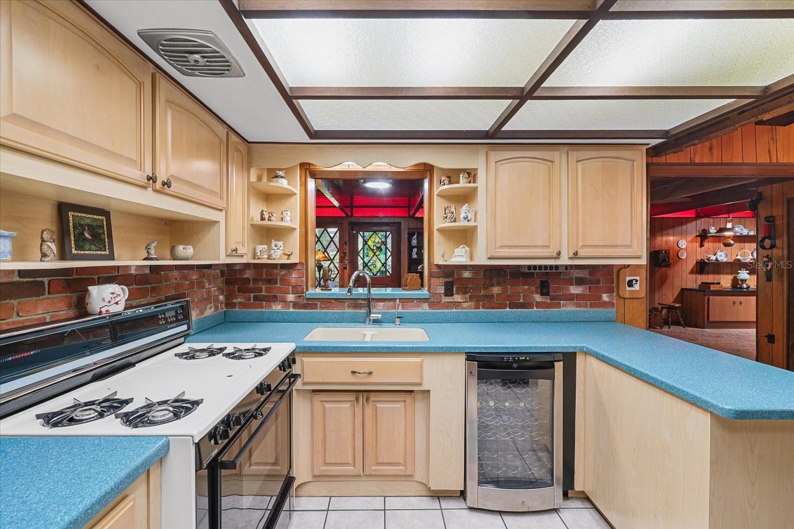 1488 LACONIA DR E, CLEARWATER, FL, 33764