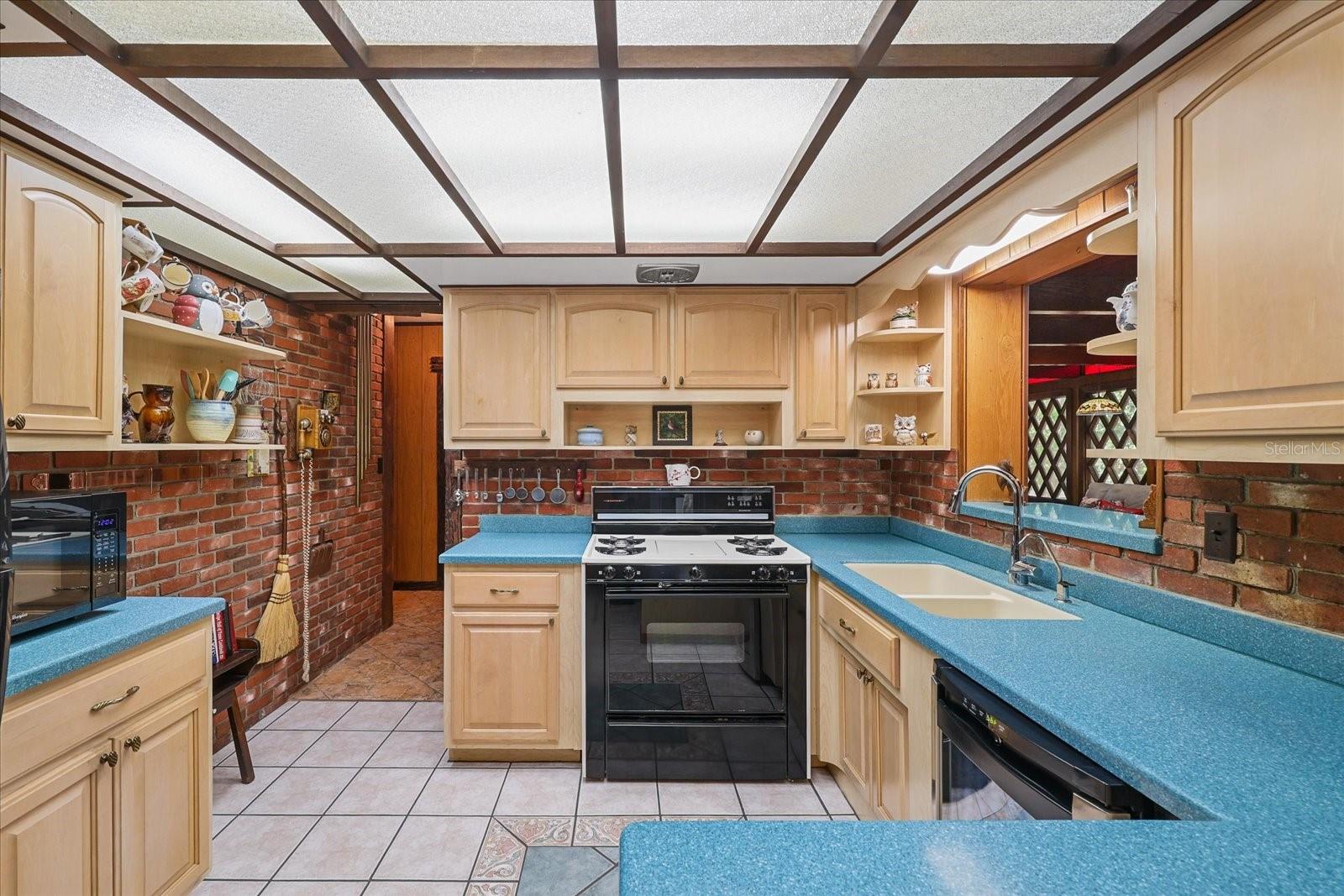 1488 LACONIA DR E, CLEARWATER, FL, 33764