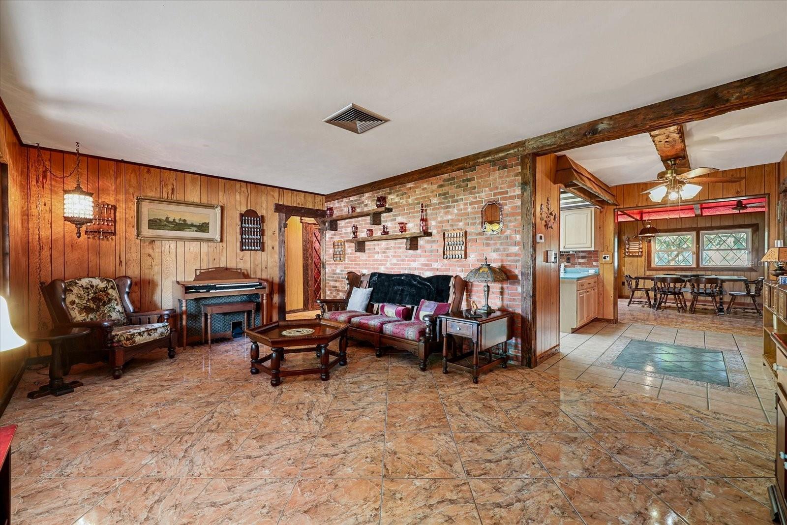 1488 LACONIA DR E, CLEARWATER, FL, 33764