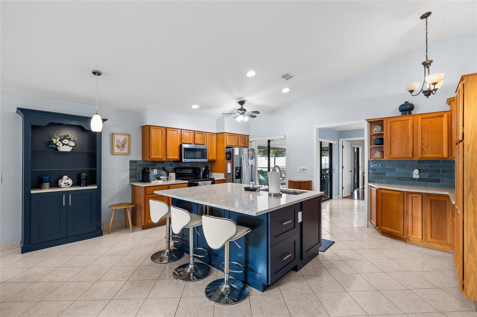 6713 LEEWARD ISLE WAY, TAMPA, FL, 33615