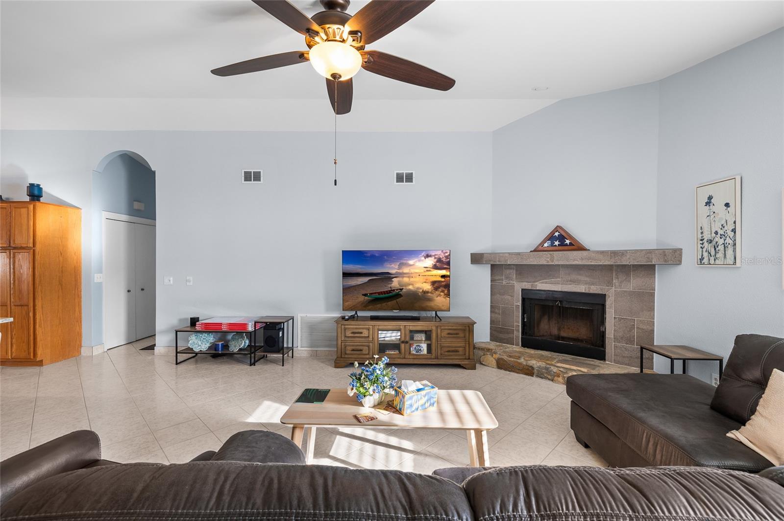 6713 LEEWARD ISLE WAY, TAMPA, FL, 33615