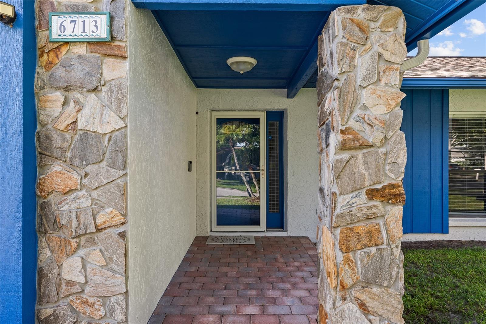 6713 LEEWARD ISLE WAY, TAMPA, FL, 33615