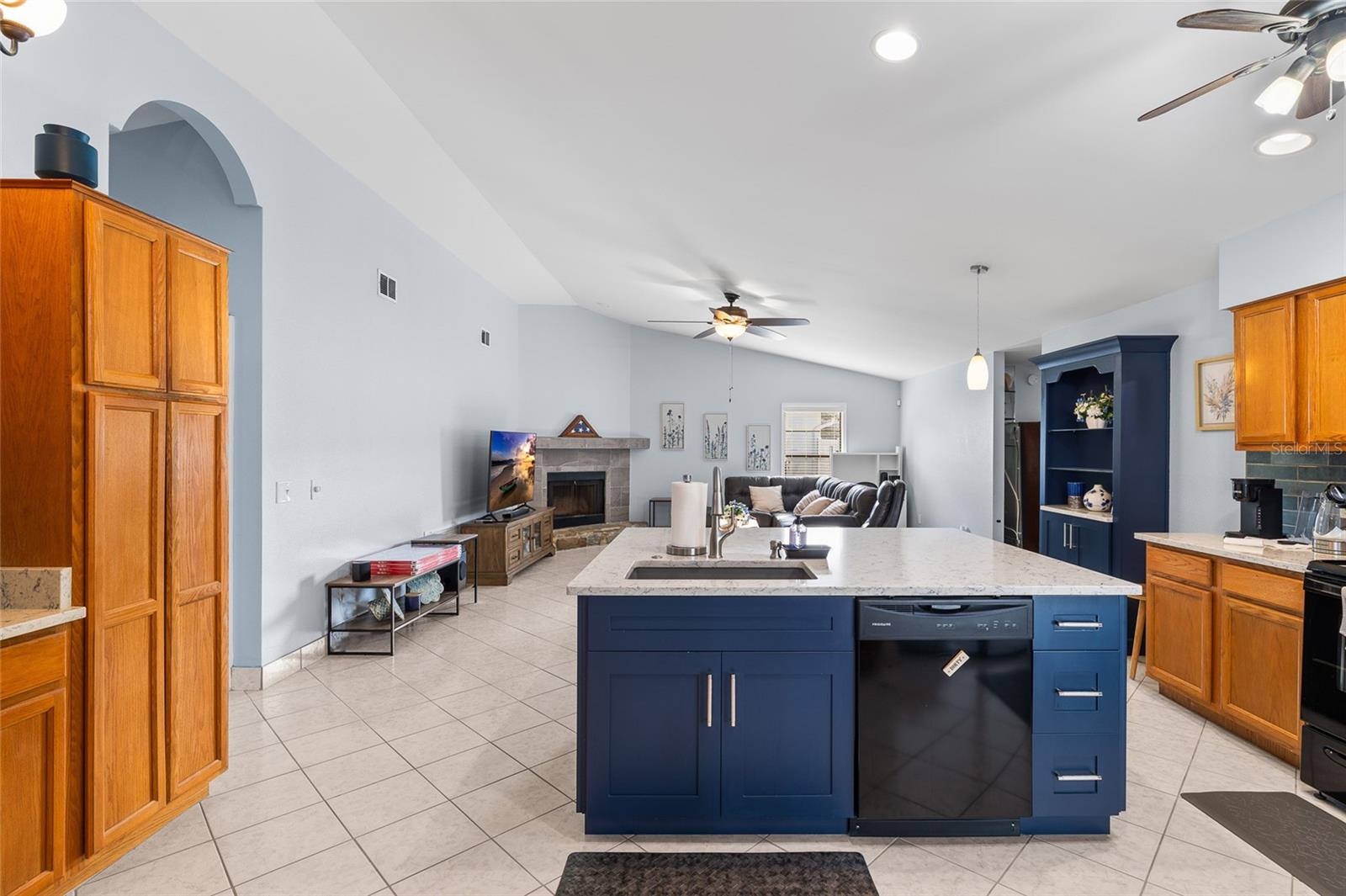 6713 LEEWARD ISLE WAY, TAMPA, FL, 33615