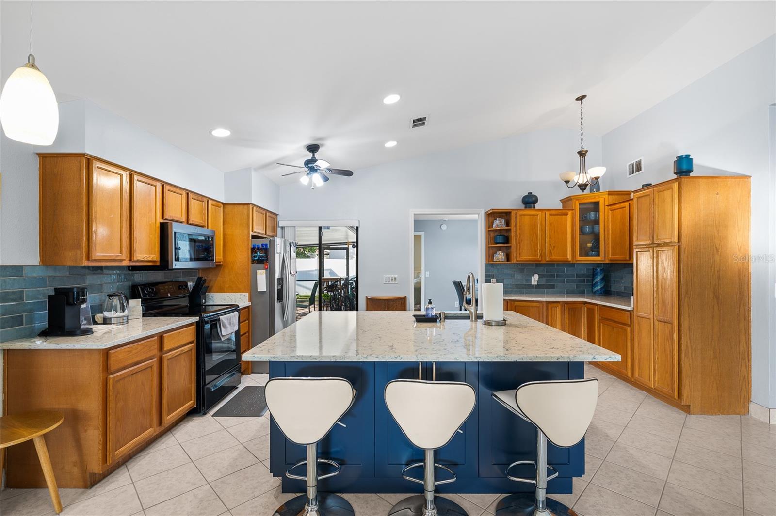 6713 LEEWARD ISLE WAY, TAMPA, FL, 33615