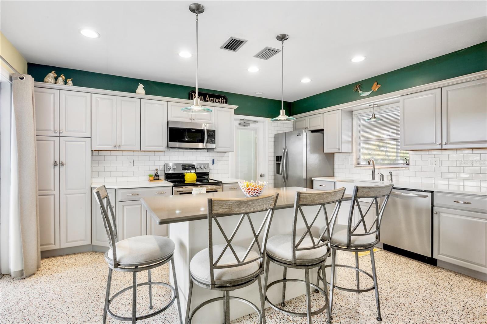 223 ROBERTS RD, NOKOMIS, FL, 34275