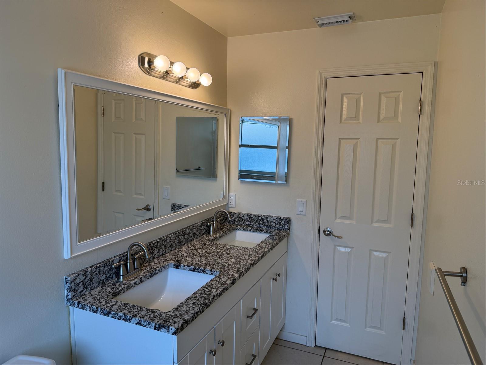 824 S LONE OAK DR #b, LEESBURG, FL, 34748