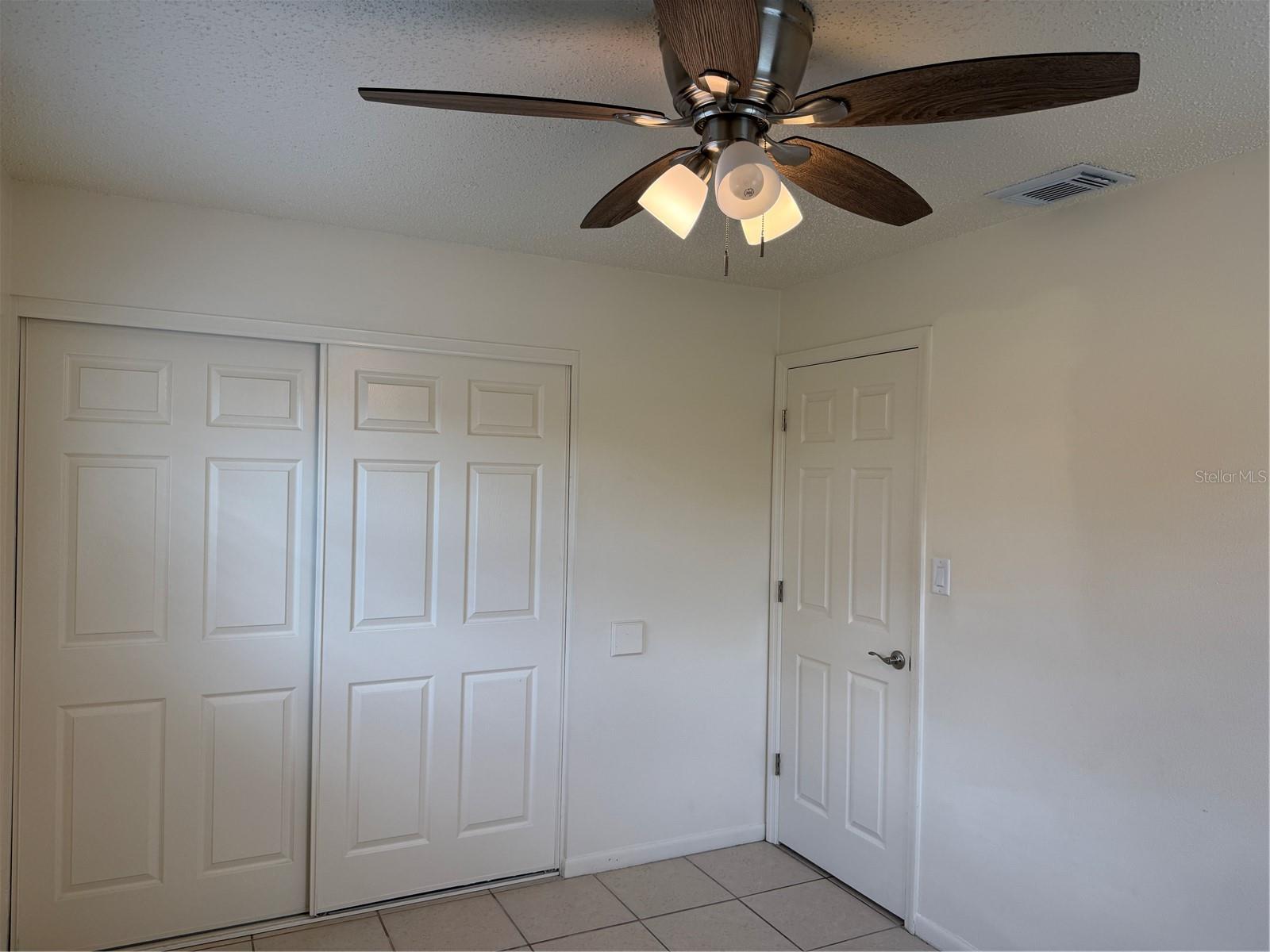 824 S LONE OAK DR #b, LEESBURG, FL, 34748