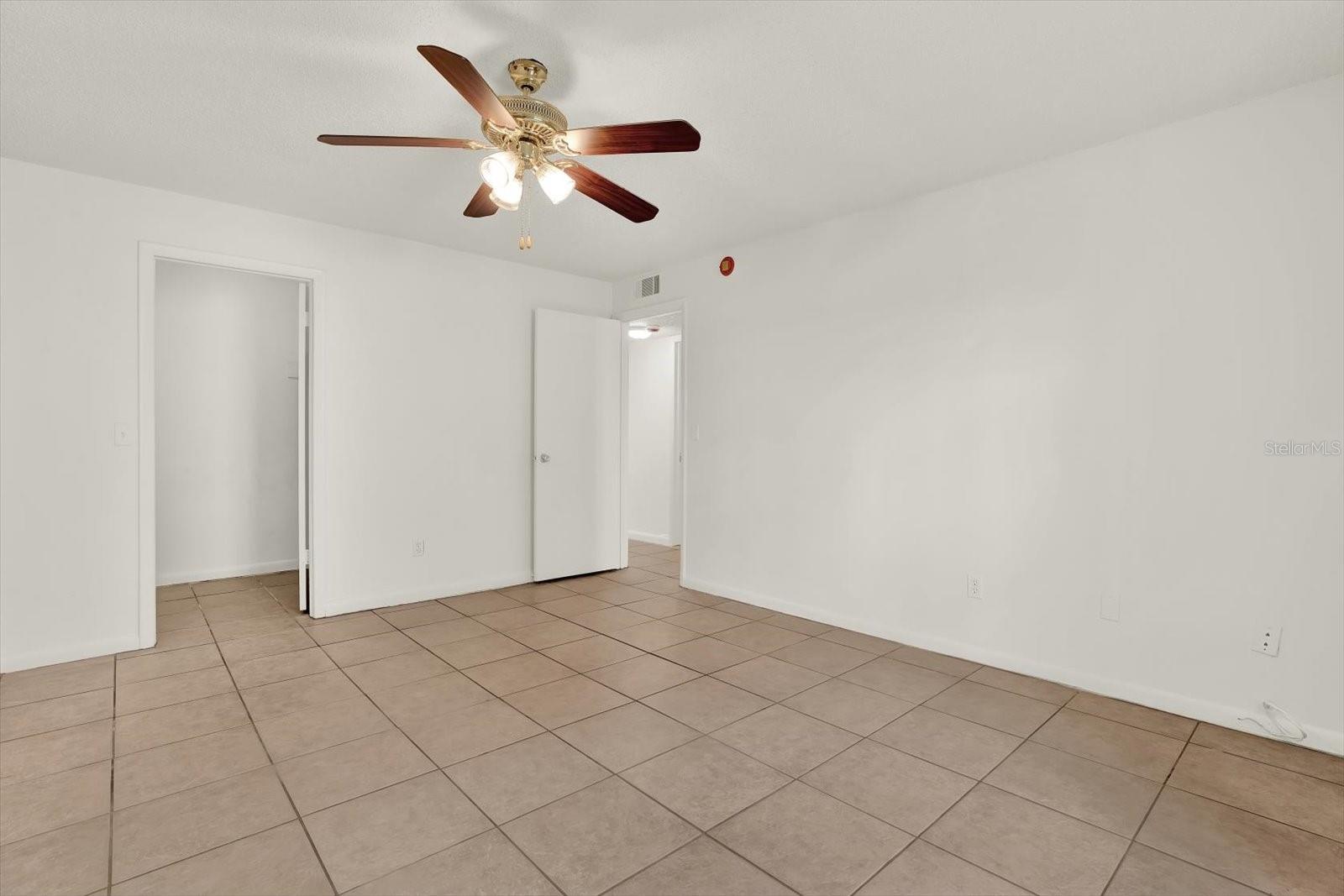 9130 TUDOR DR #M105, TAMPA, FL, 33615