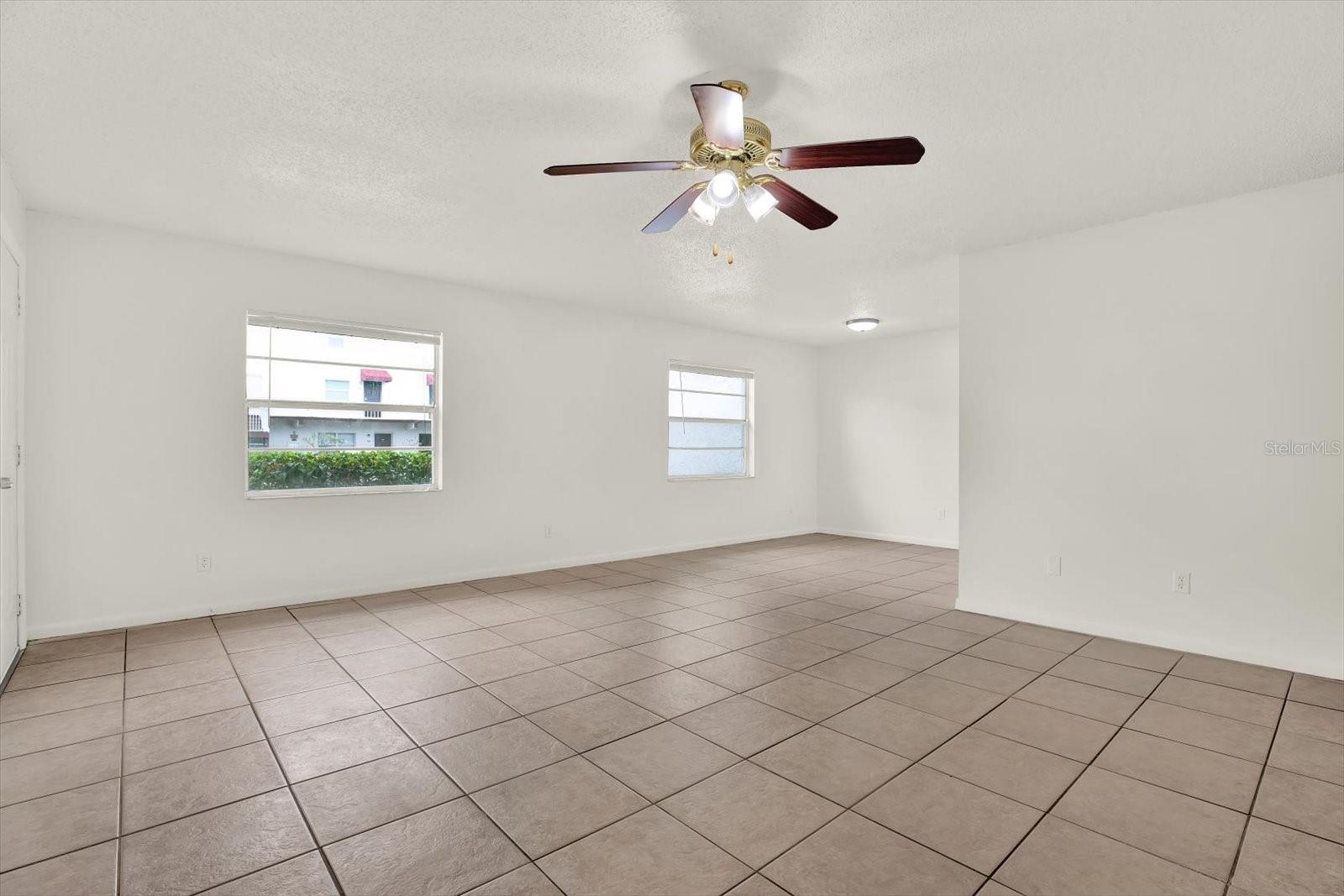 9130 TUDOR DR #M105, TAMPA, FL, 33615