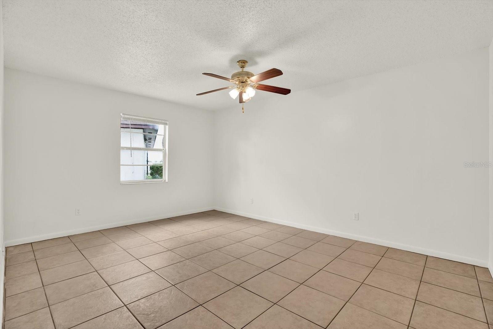 9130 TUDOR DR #M105, TAMPA, FL, 33615