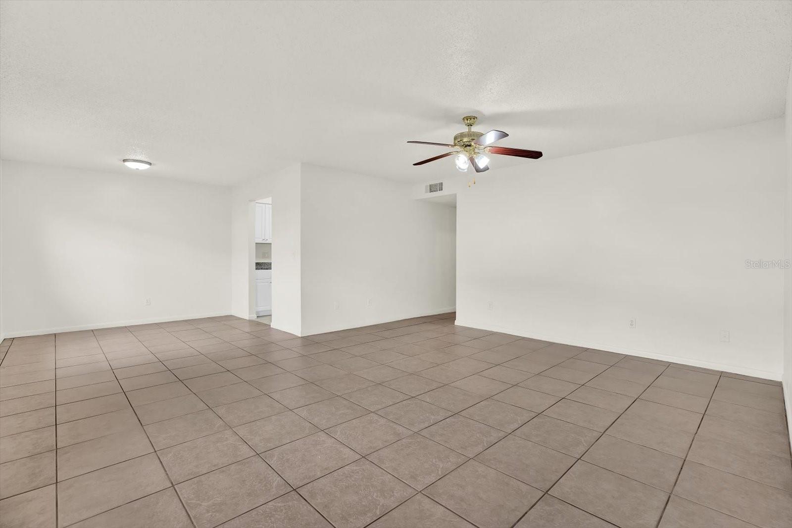 9130 TUDOR DR #M105, TAMPA, FL, 33615