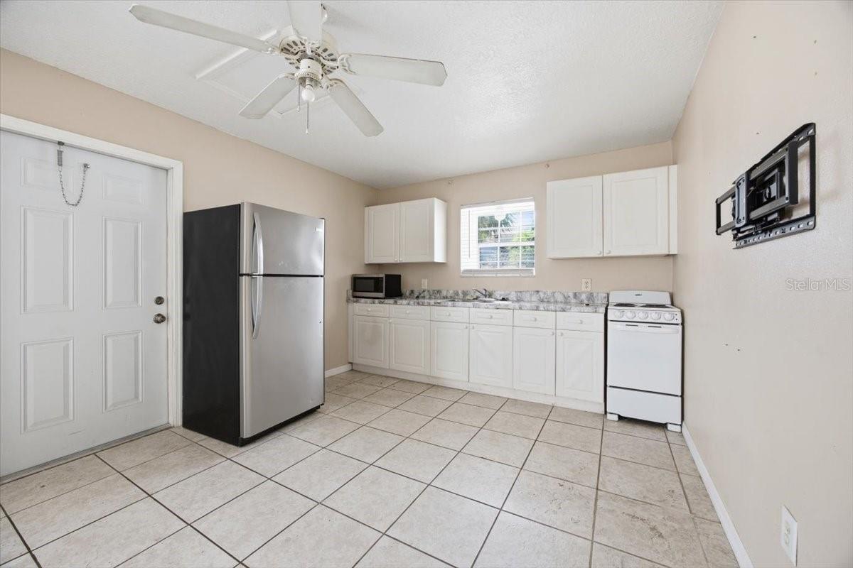 130 COCO PLUM DR #Front Unit, DAVENPORT, FL, 33897