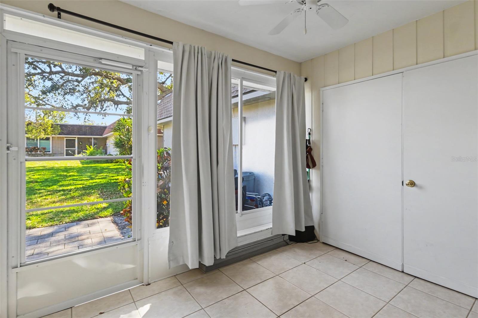 1327 GLENDALE CIR W #218, SARASOTA, FL, 34232
