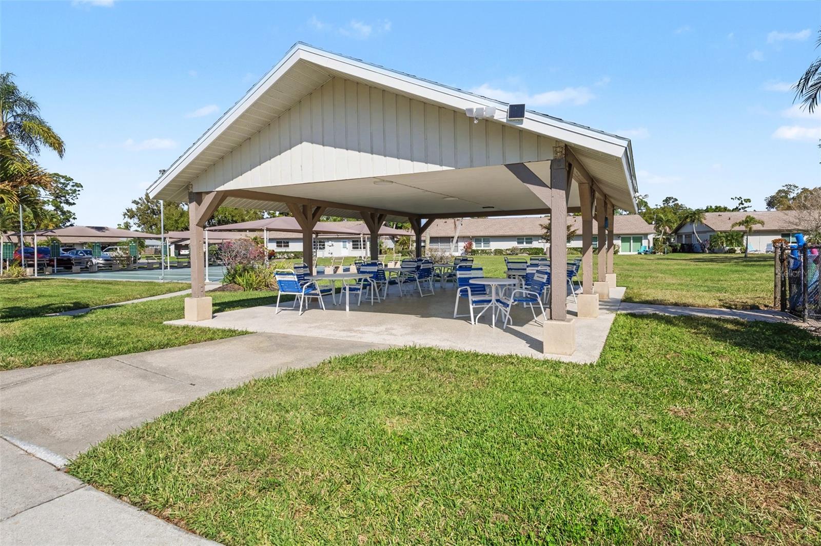 1327 GLENDALE CIR W #218, SARASOTA, FL, 34232