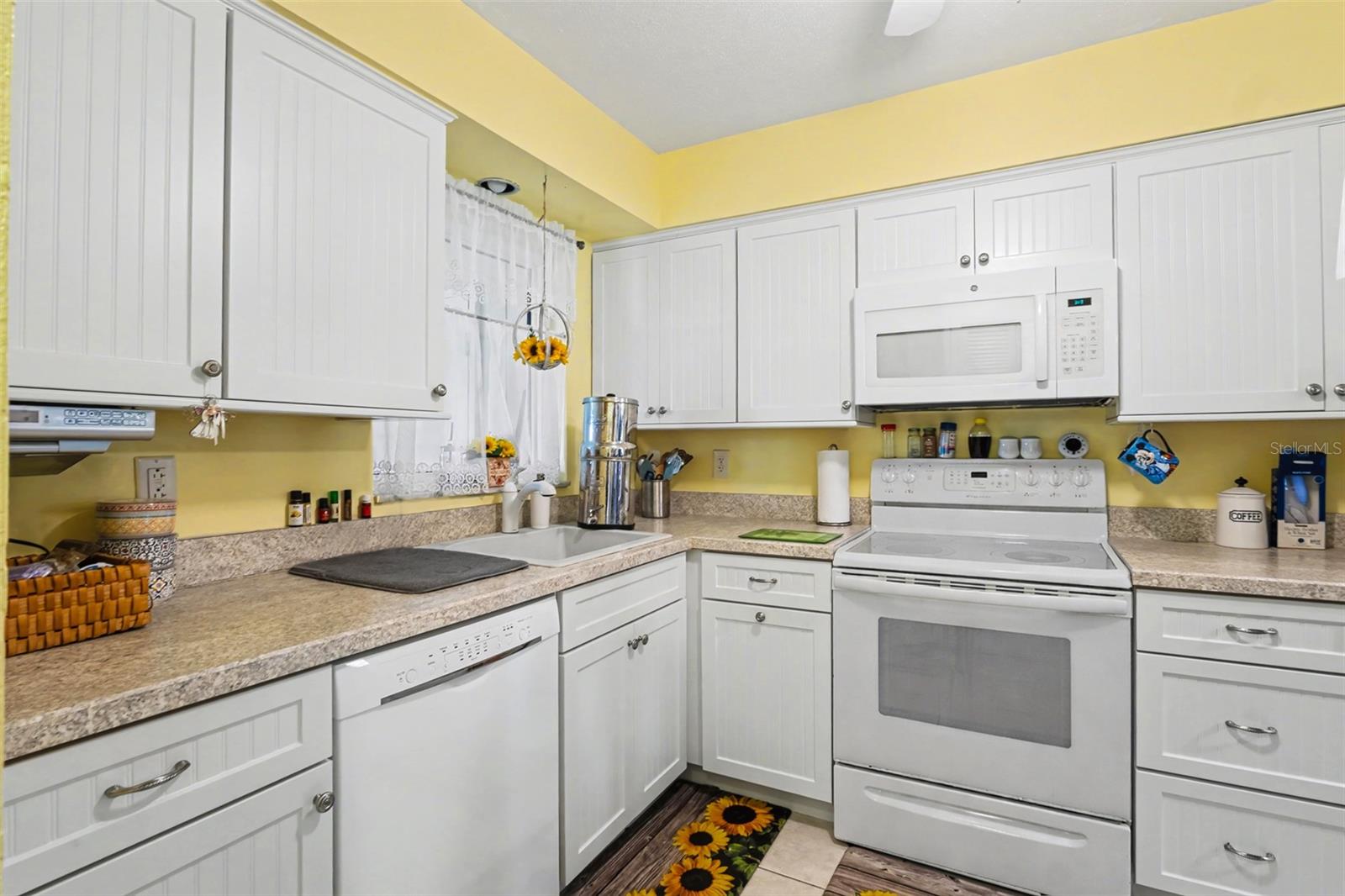 1327 GLENDALE CIR W #218, SARASOTA, FL, 34232
