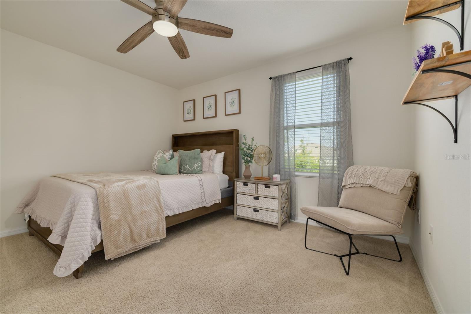 Guest Bedroom (2)