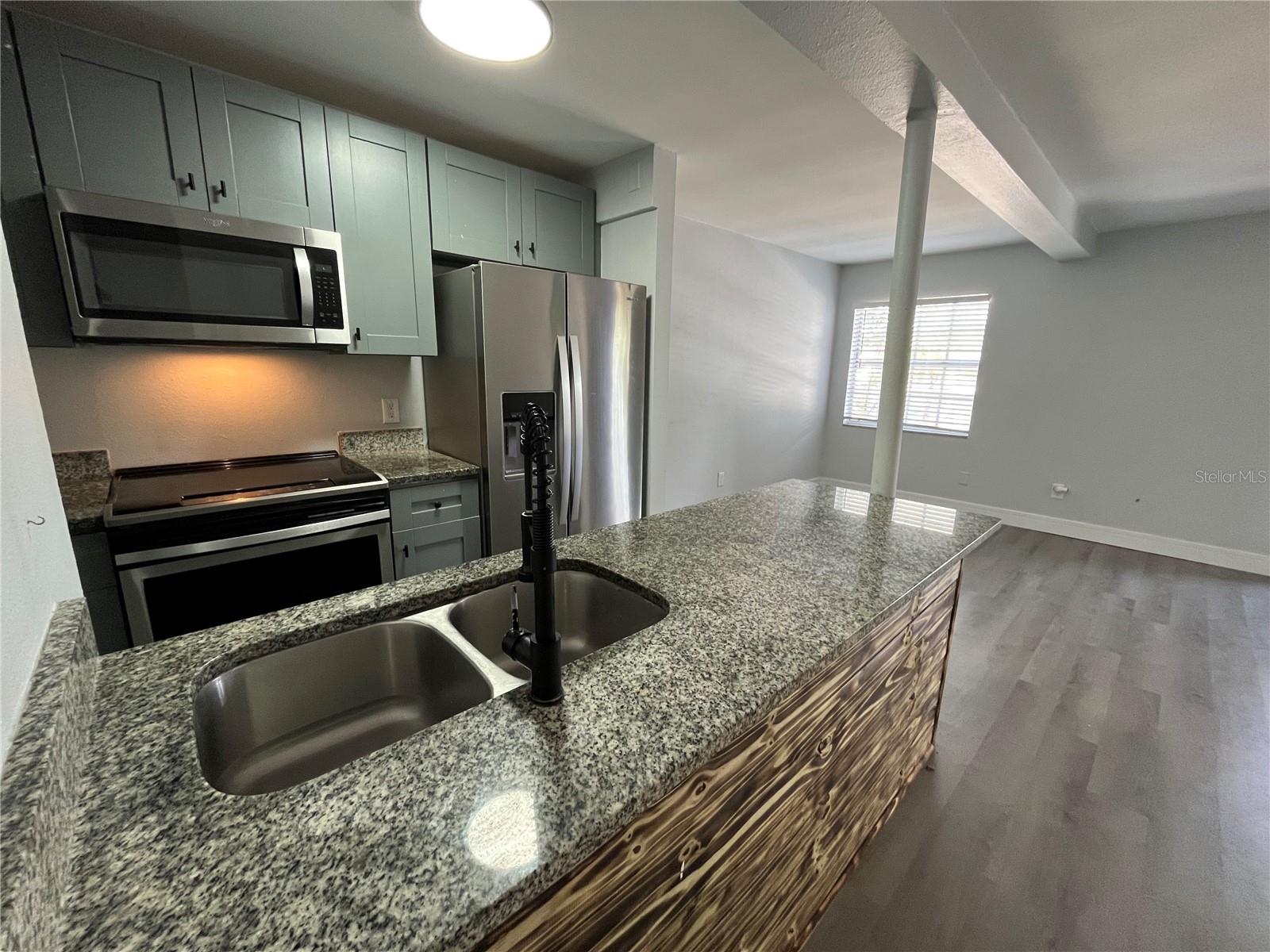 4902 W GANDY BLVD #E106, TAMPA, FL, 33611