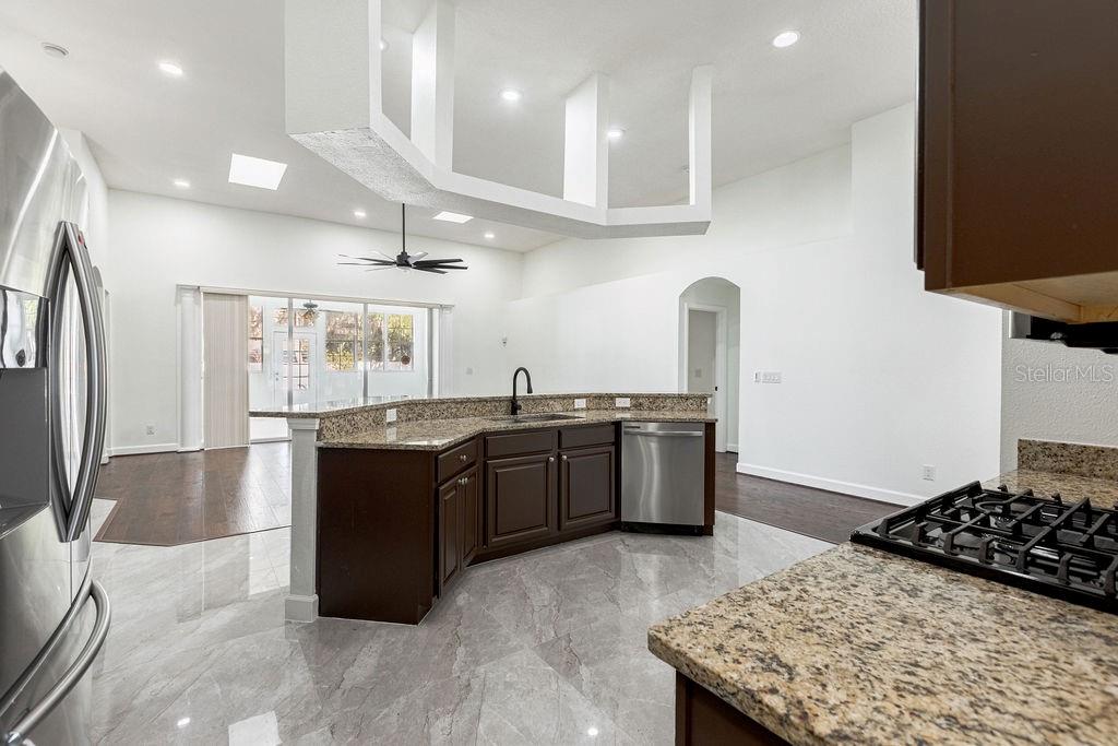 1032 LEGENDS PASS DR, VALRICO, FL, 33594