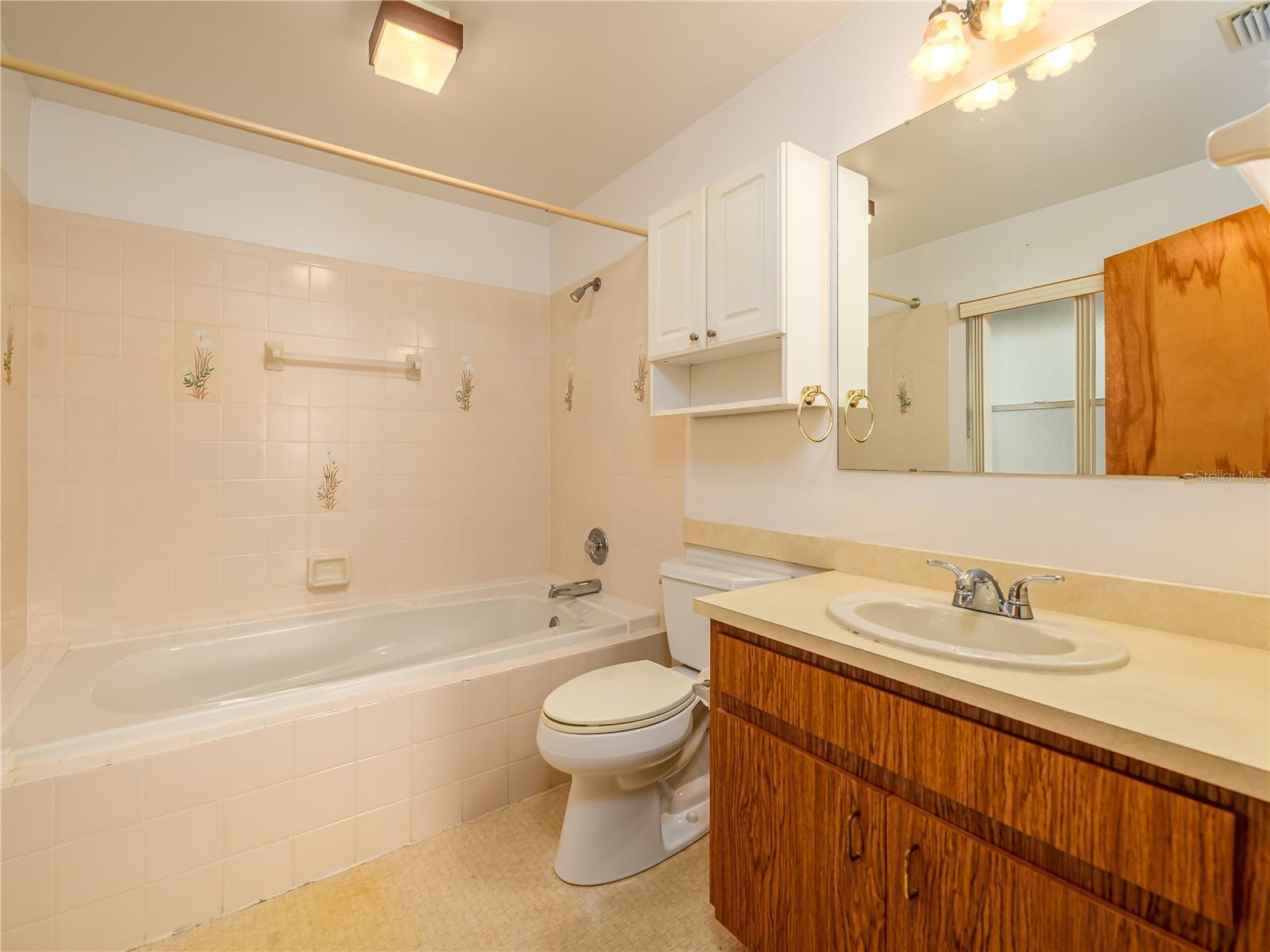 24180 LANDING DR, LUTZ, FL, 33559
