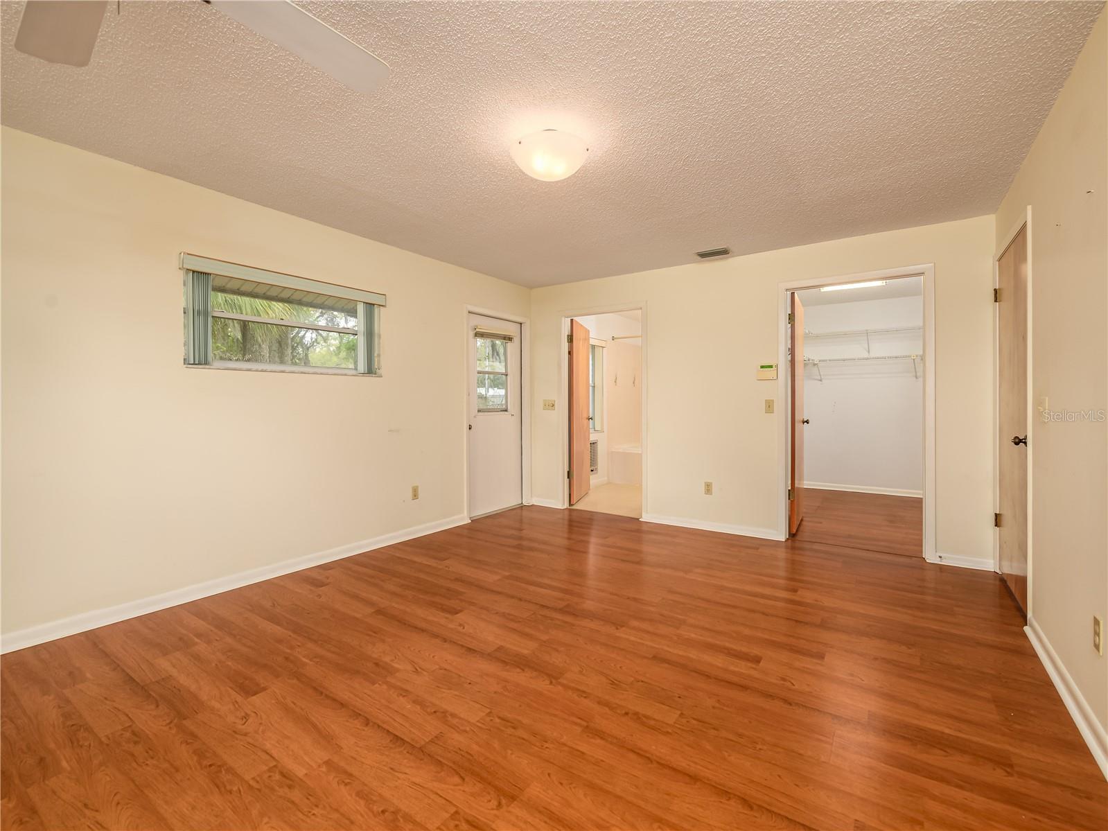 24180 LANDING DR, LUTZ, FL, 33559