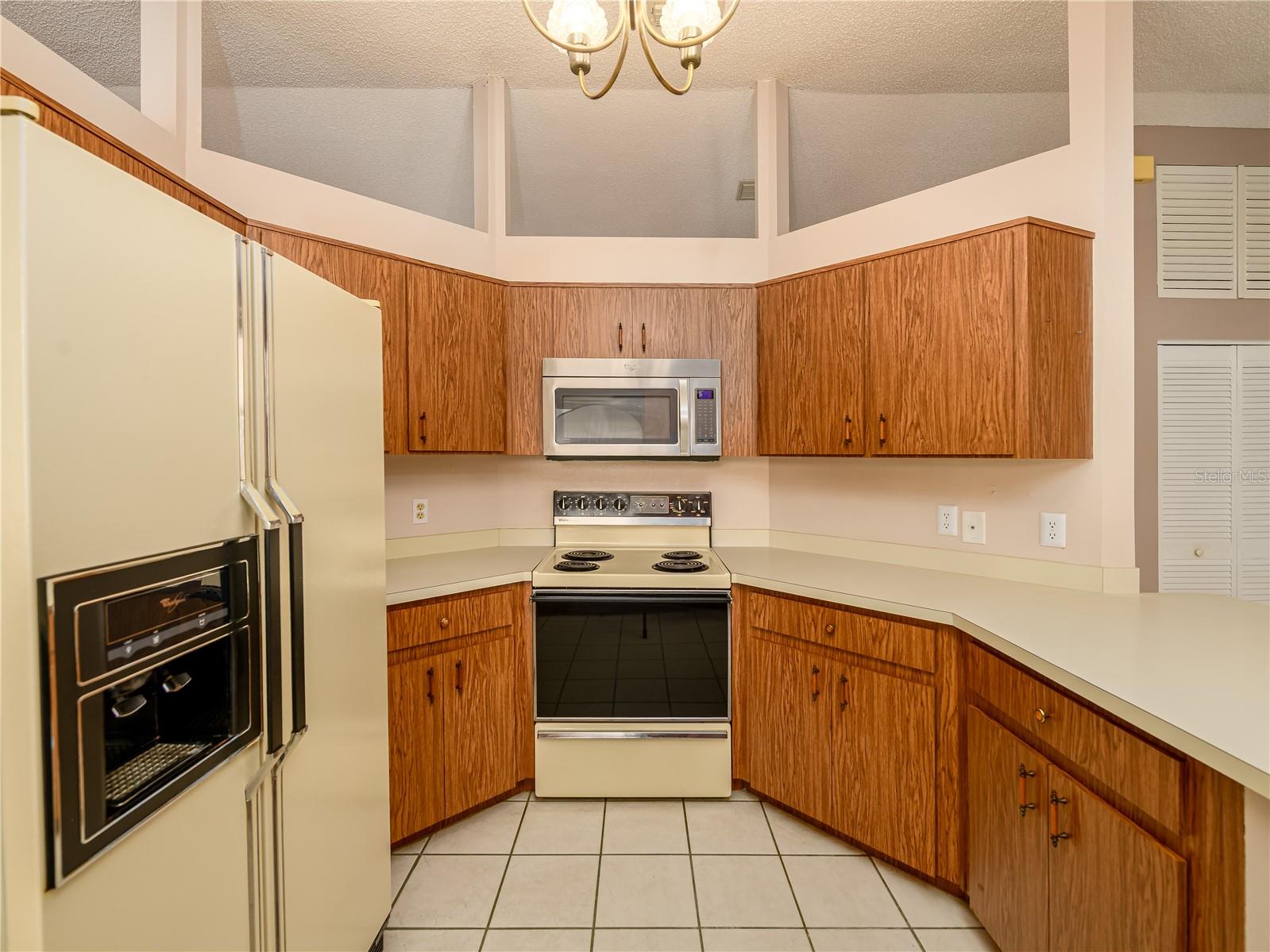 24180 LANDING DR, LUTZ, FL, 33559