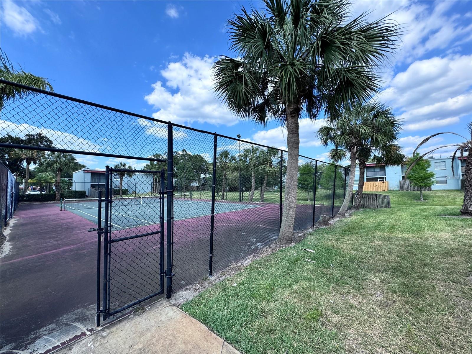 2850 SOMERSET PARK DR #201, TAMPA, FL, 33613