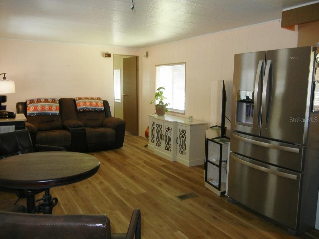 212 RUE DE PONT, TAVARES, FL, 32778